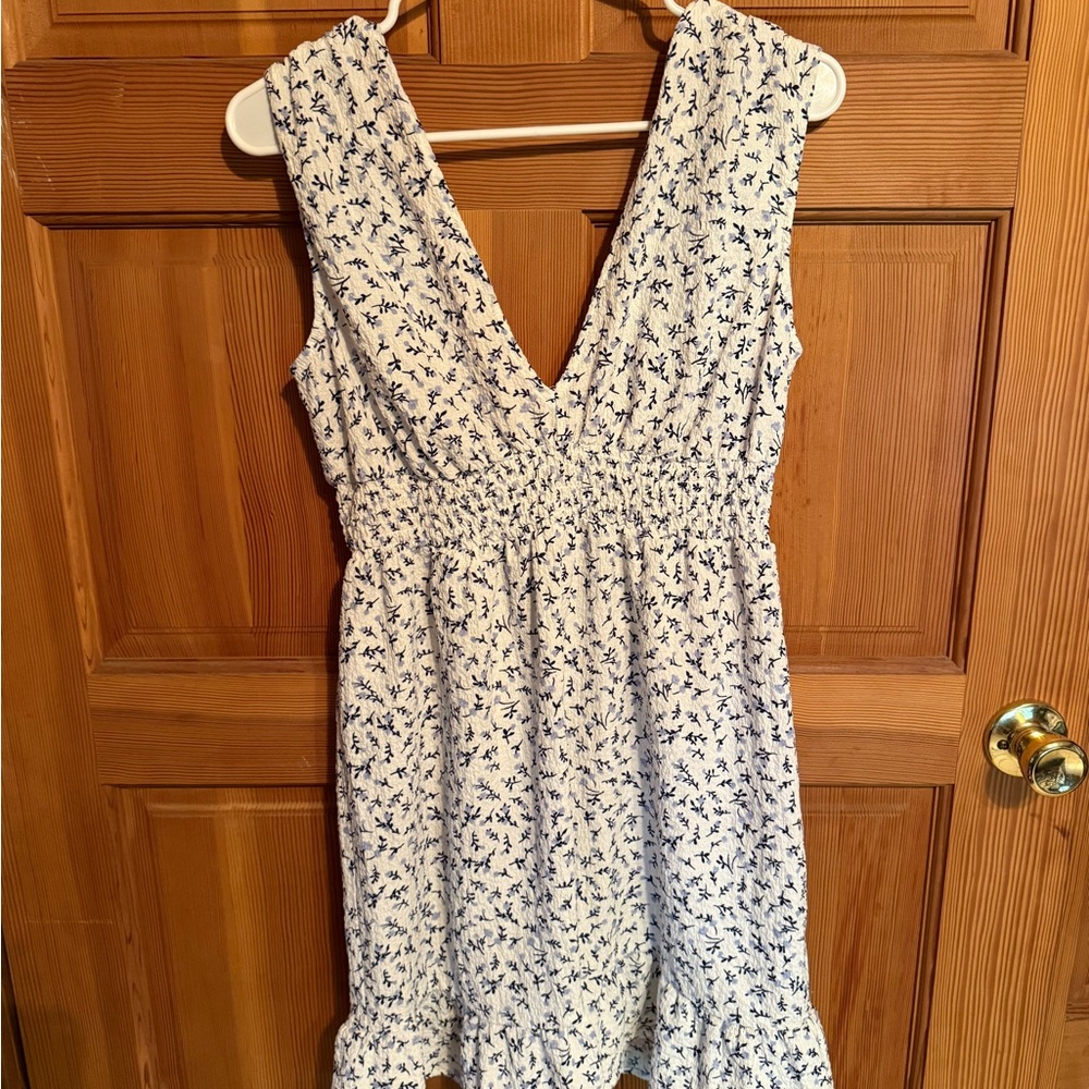Chic Blue Floral V-Neck Mini Dress